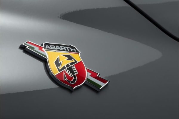Os detalhes do Fiat Pulse Abarth serão trabalhados com o tradicional logo do escorpião