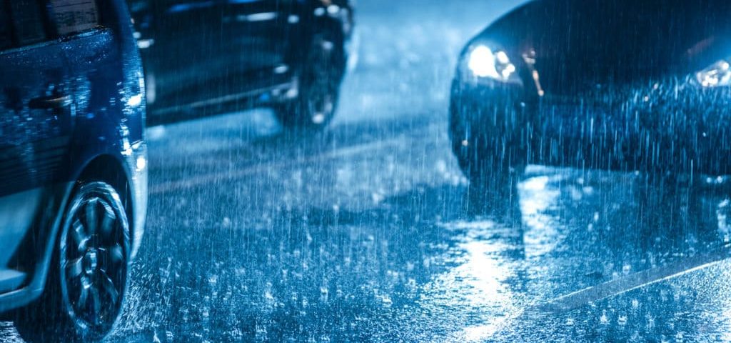 Dirigir na chuva: 15 dicas importantes para sua segurança